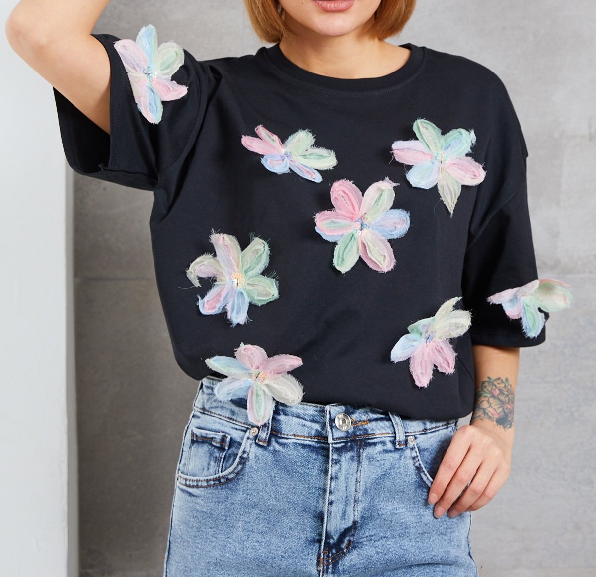 Çiçekli T-Shirt