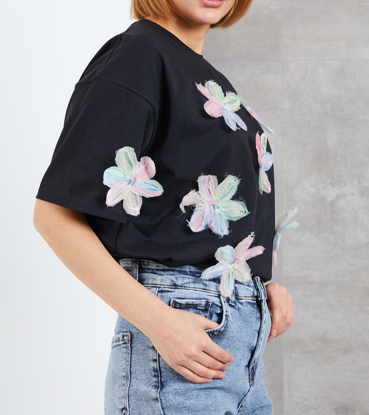Çiçekli T-Shirt - Görsel 3